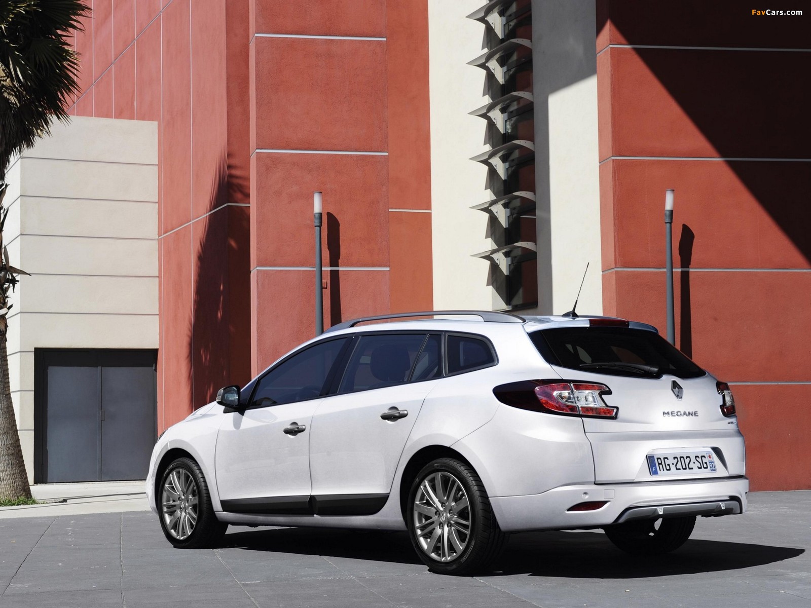 Renault Mégane GT Line Estate 2010–12 pictures (1600 x 1200)