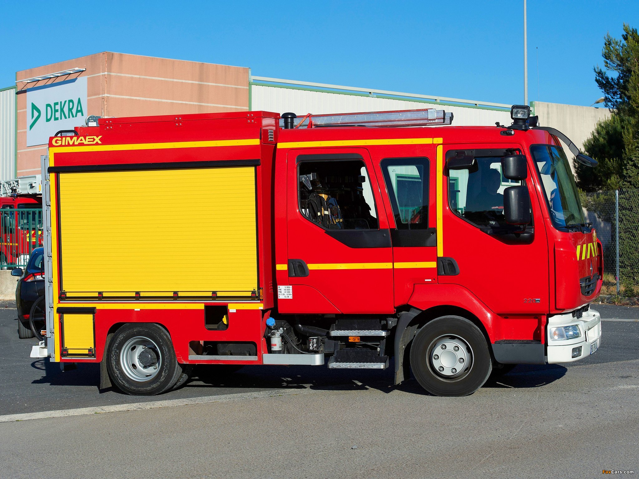 Photos of Renault Midlum Crew Cab 4x2 Firetruck 2006–13 (2048 x 1536)