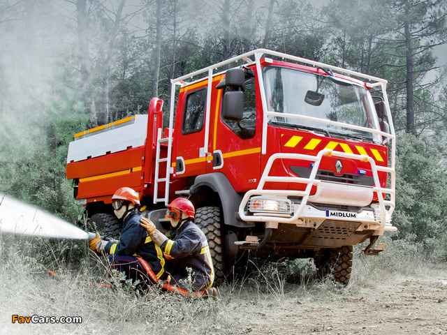 Photos of Renault Midlum Crew Cab 4x4 Firetruck 2006–13 (640 x 480)