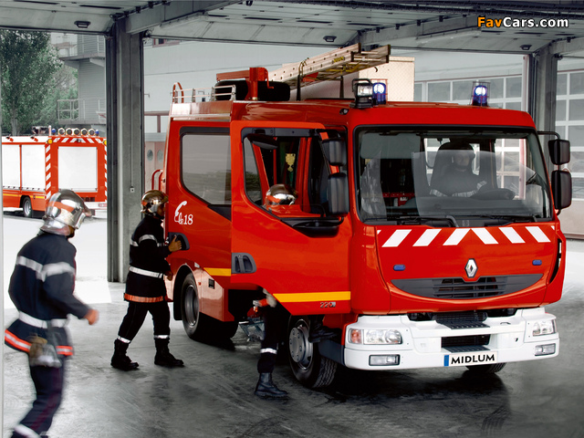 Renault Midlum Crew Cab 4x2 Firetruck 2006–13 wallpapers (640 x 480)