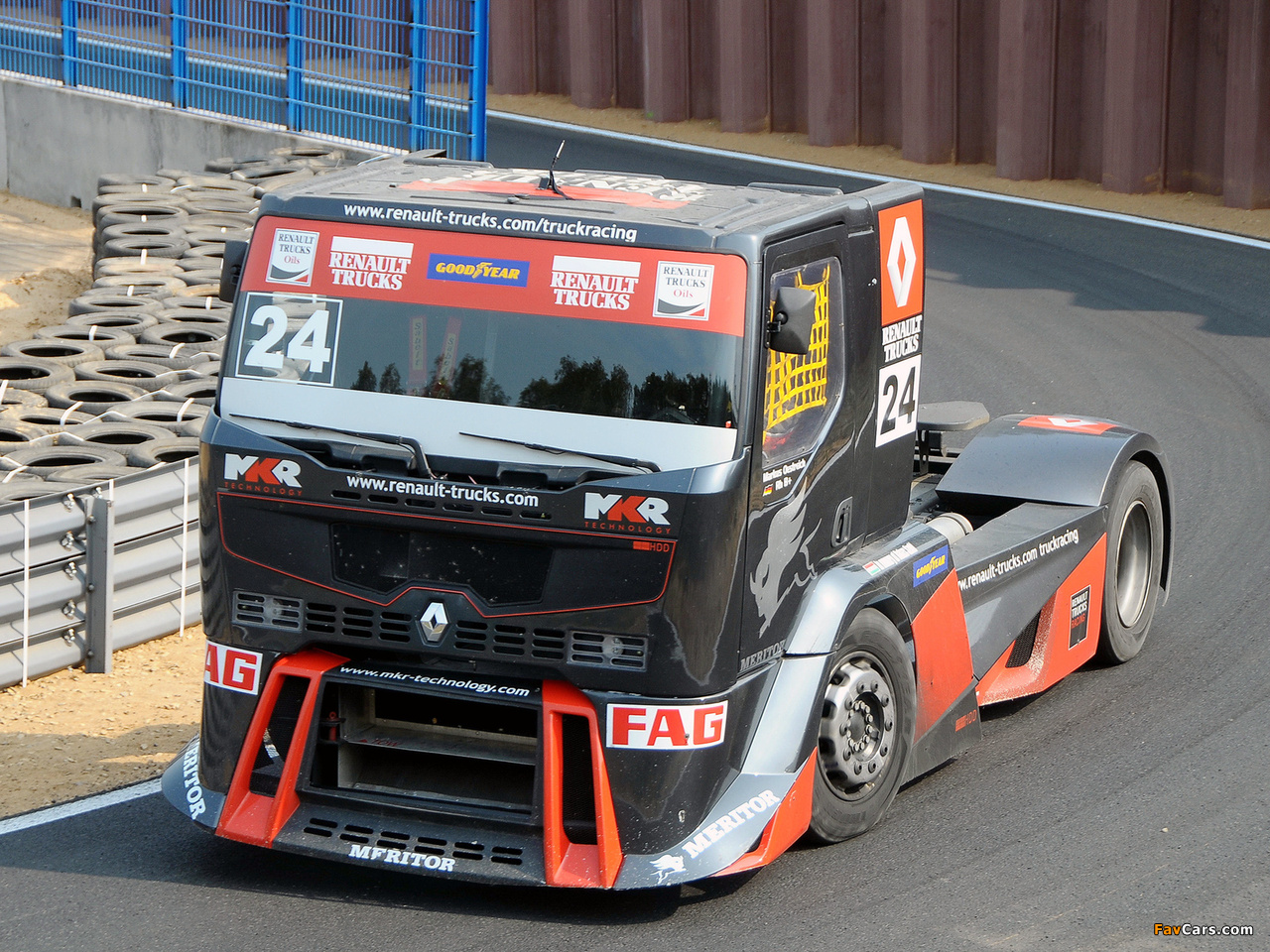 Images of Renault Premium Course Racing Truck 2010 (1280 x 960)