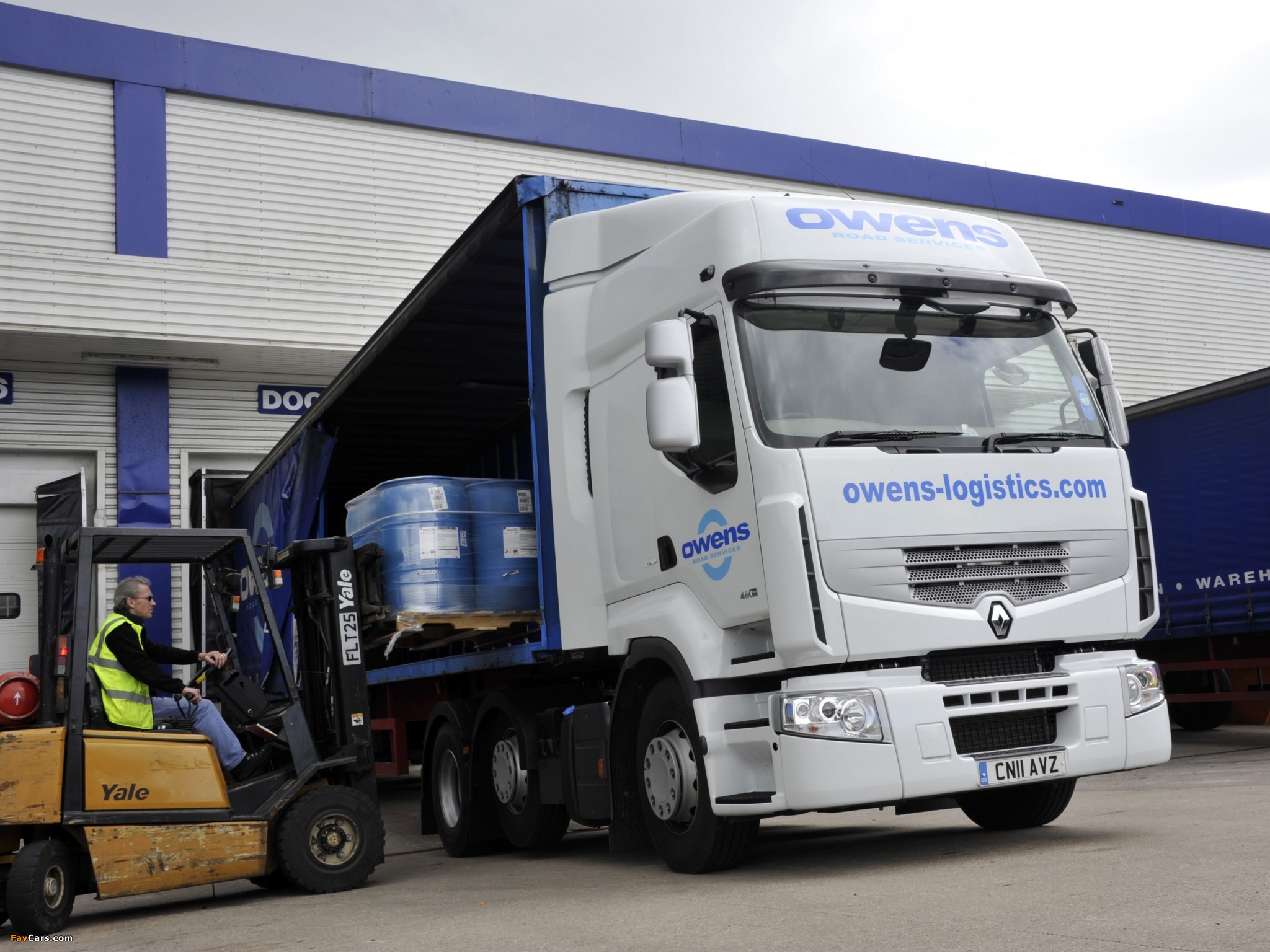 Photos of Renault Premium Lander 6x2 UK-spec 2006–13 (2048 x 1536)