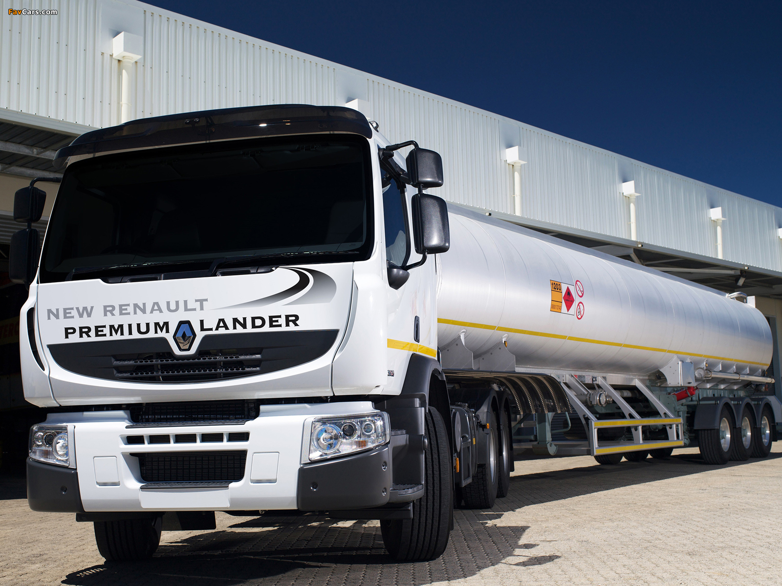 Renault Premium Lander 6x4 2006–13 pictures (1600 x 1200)