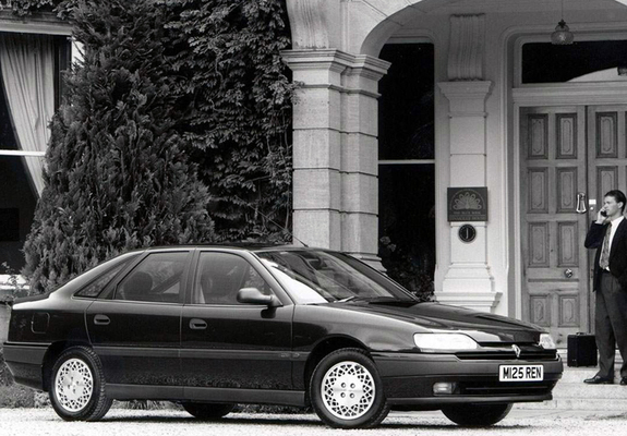 Pictures of Renault Safrane UK-spec 1992–96