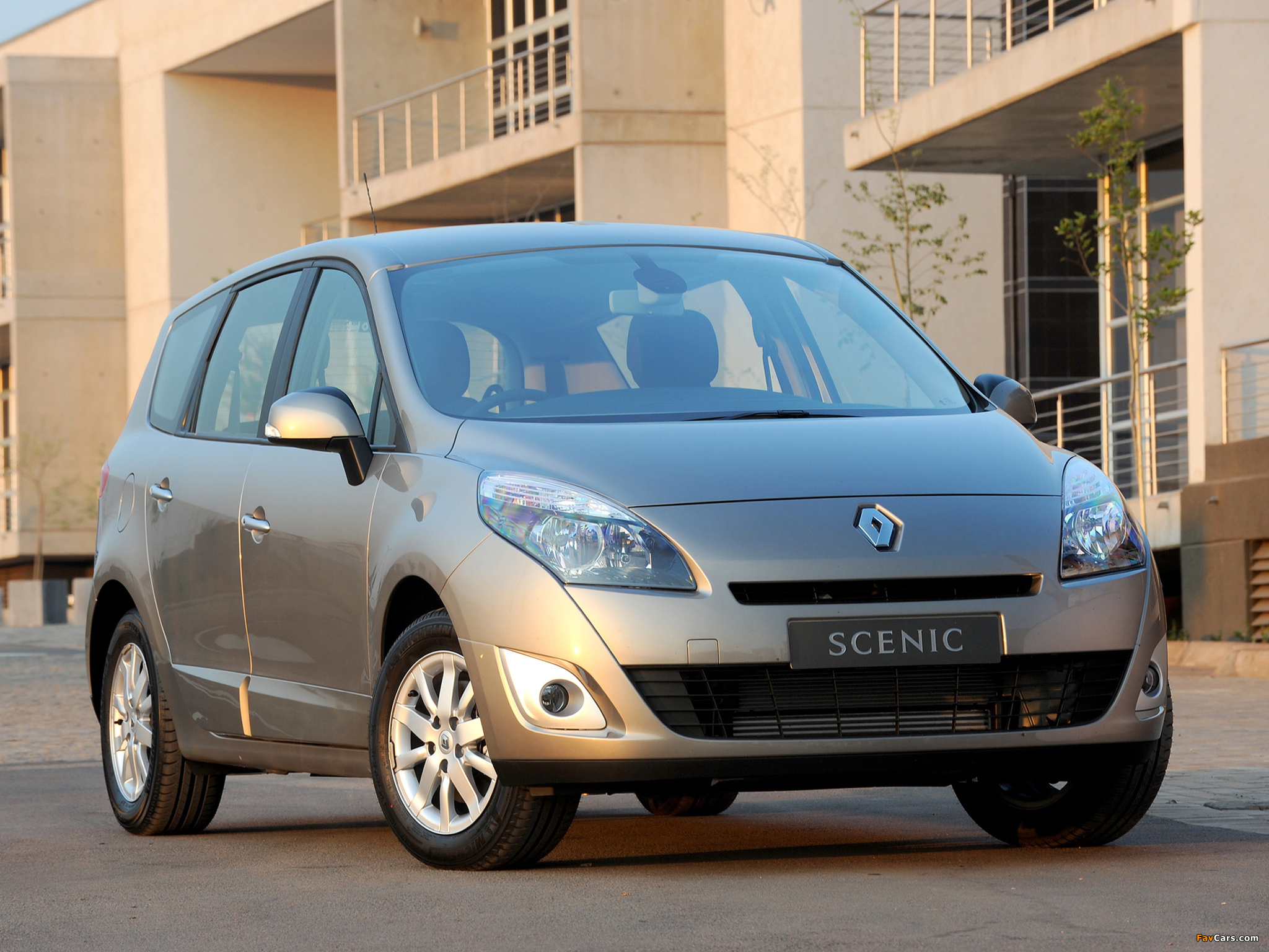 Images of Renault Grand Scenic ZA-spec 2009–12 (2048 x 1536)