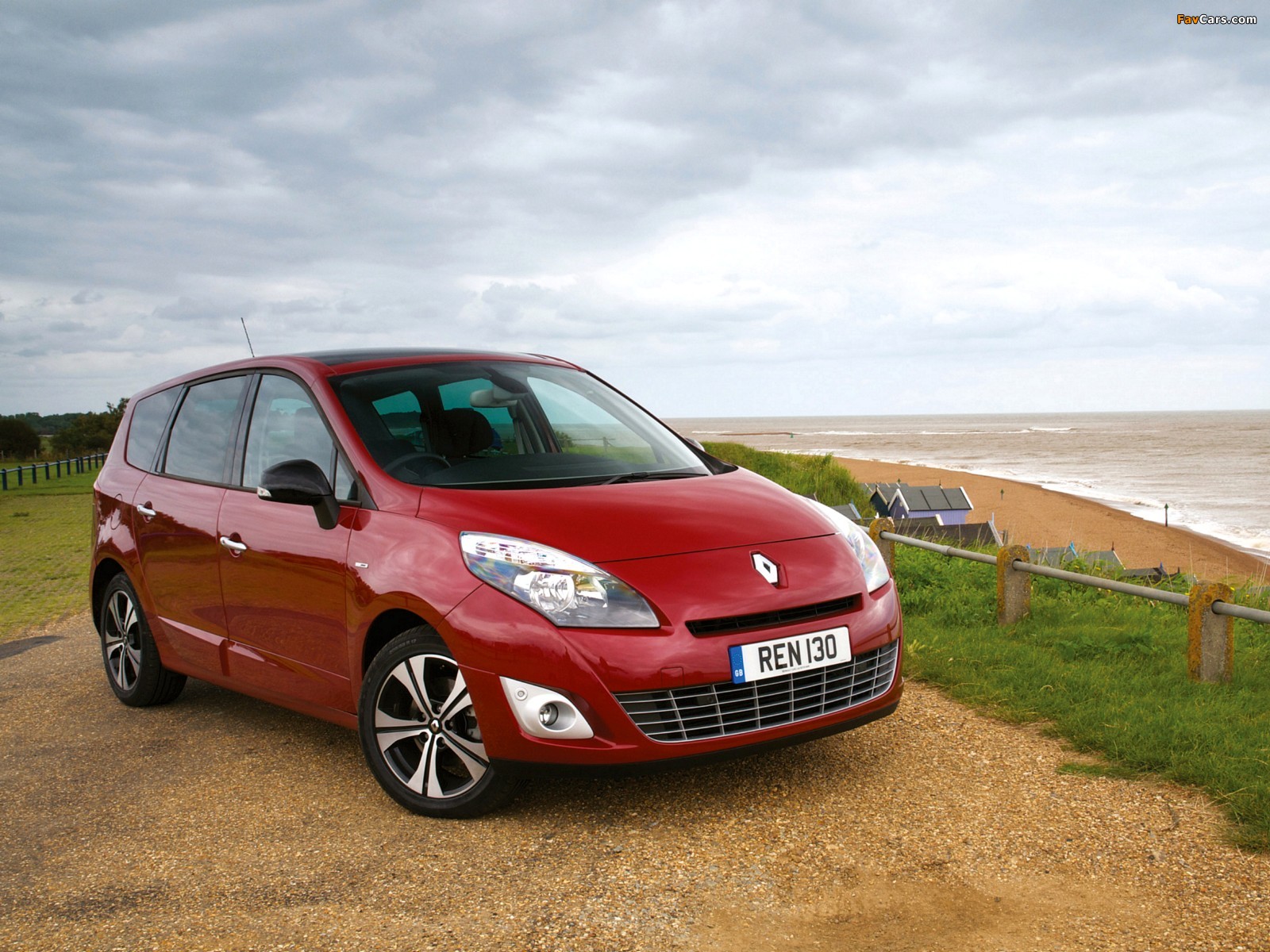 Images of Renault Grand Scenic Bose UK-spec 2010–12 (1600 x 1200)