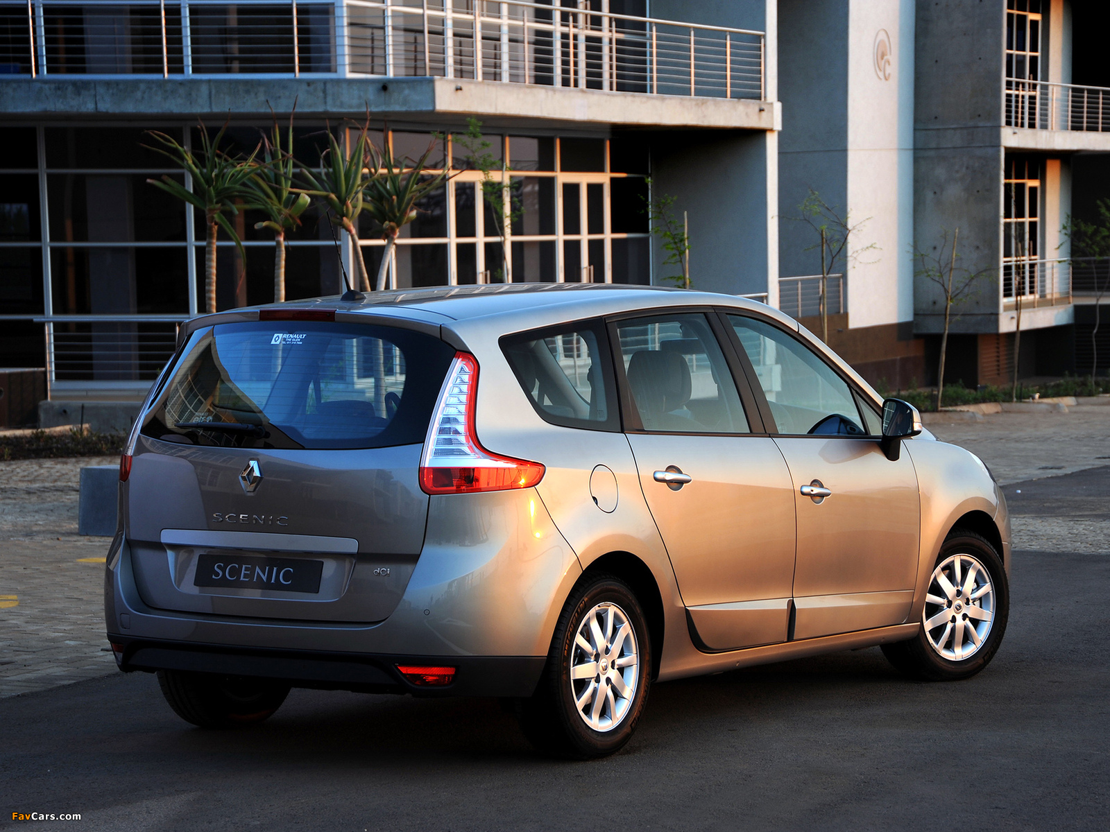 Pictures of Renault Grand Scenic ZA-spec 2009–12 (1600 x 1200)