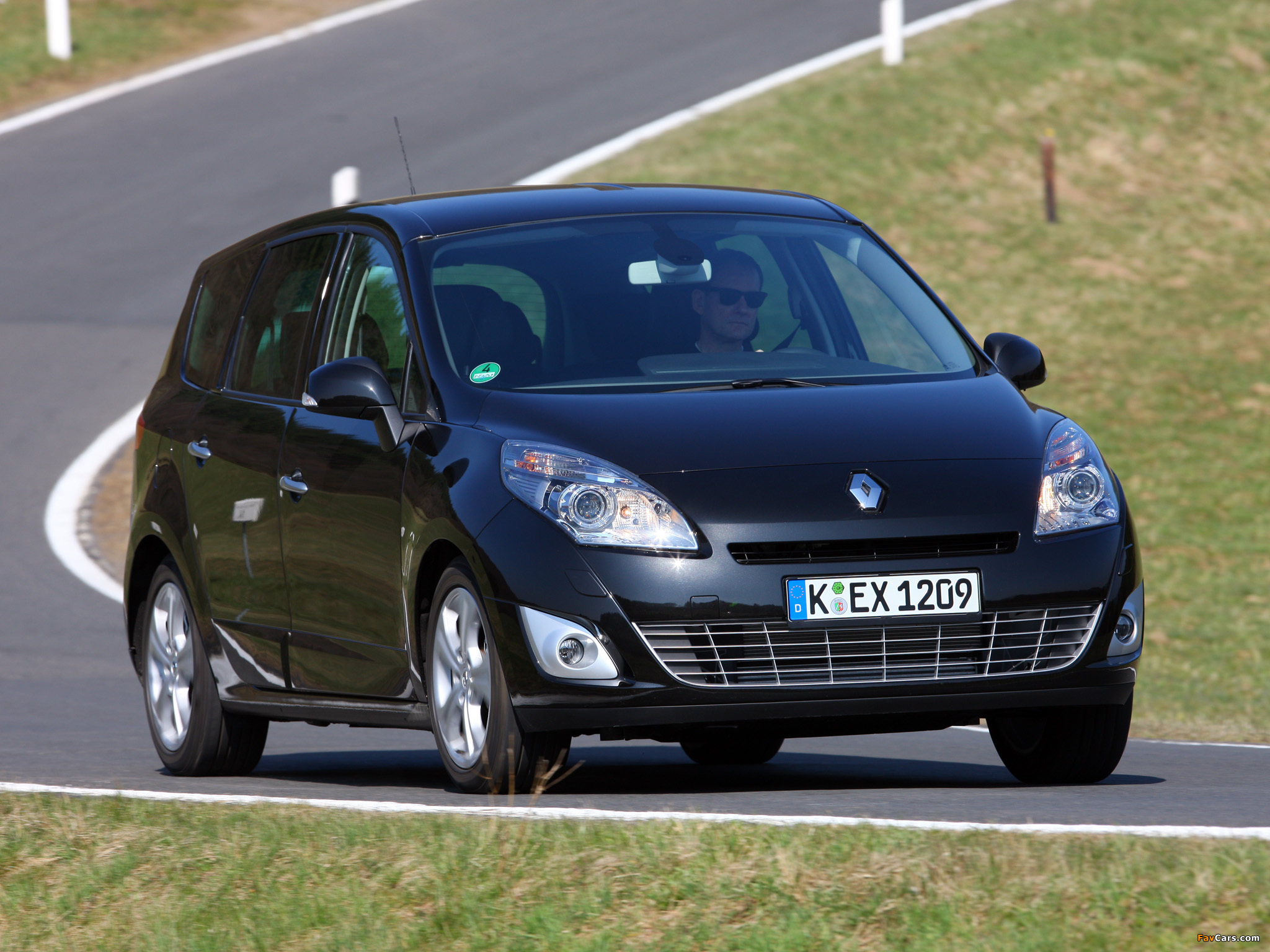 Renault Grand Scenic 2009–12 wallpapers (2048 x 1536)