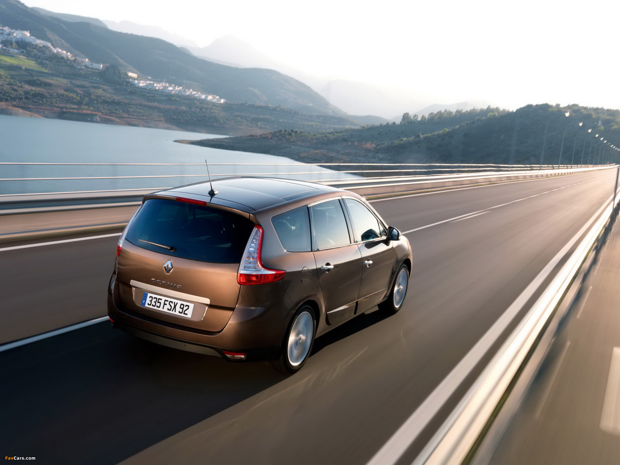 Renault Grand Scenic 2009–12 wallpapers (2048 x 1536)