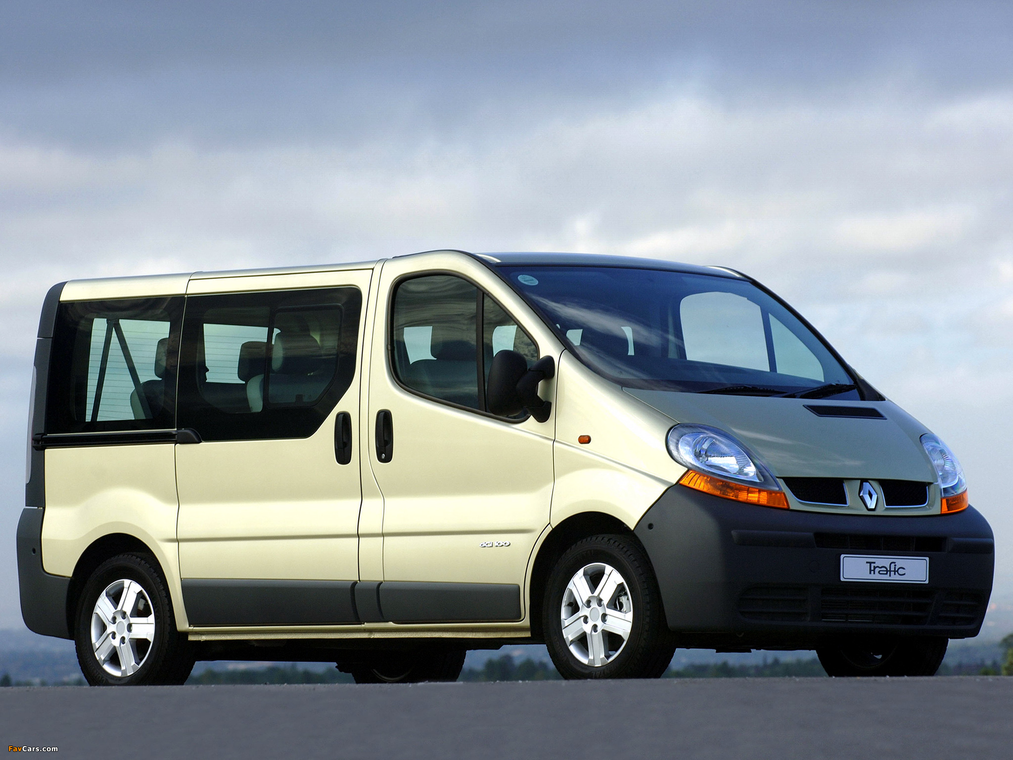 Renault Trafic ZA-spec 2001–06 wallpapers (2048 x 1536)