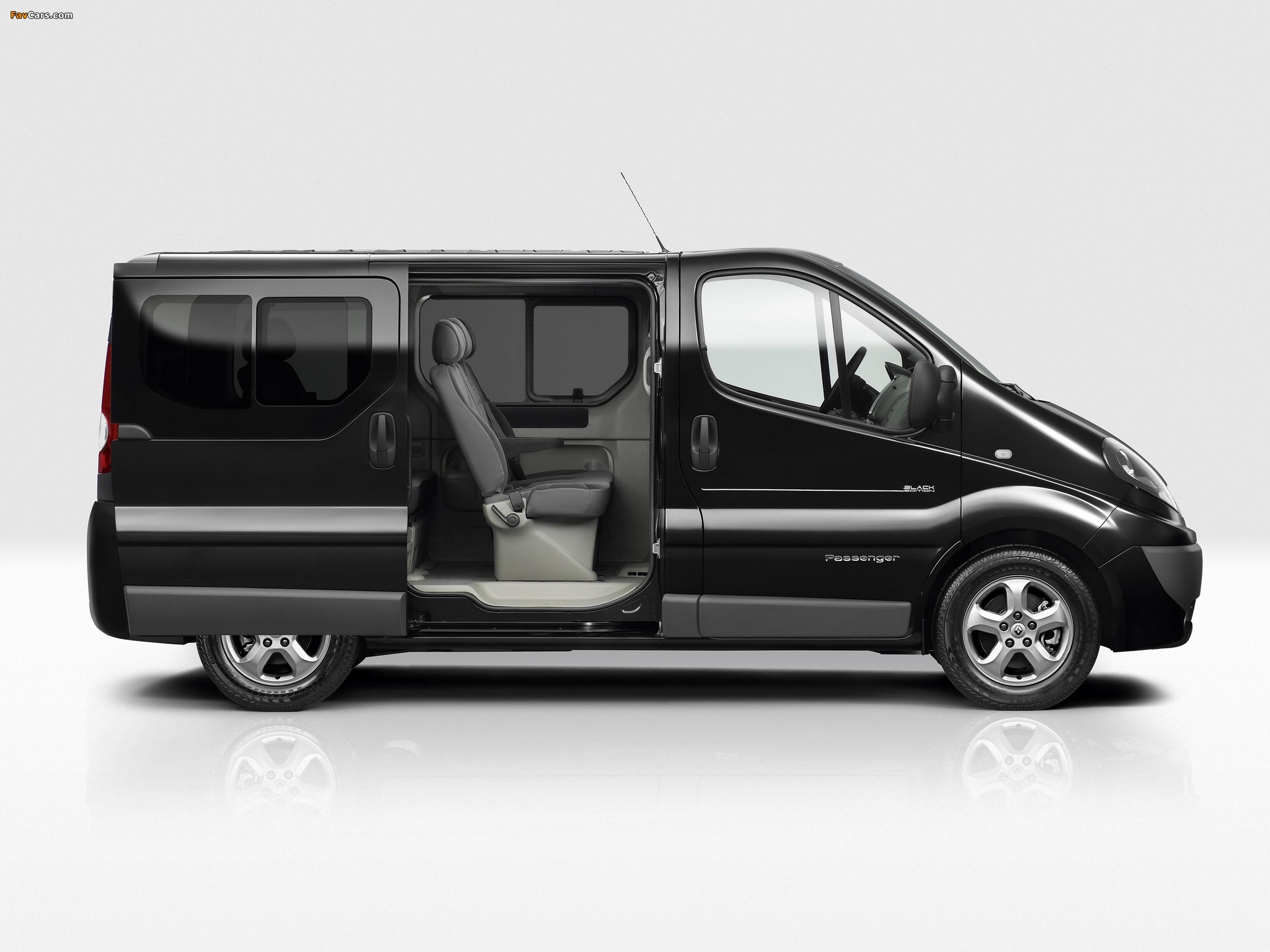 Renault Trafic Black Edition 2010 images (2048 x 1536)