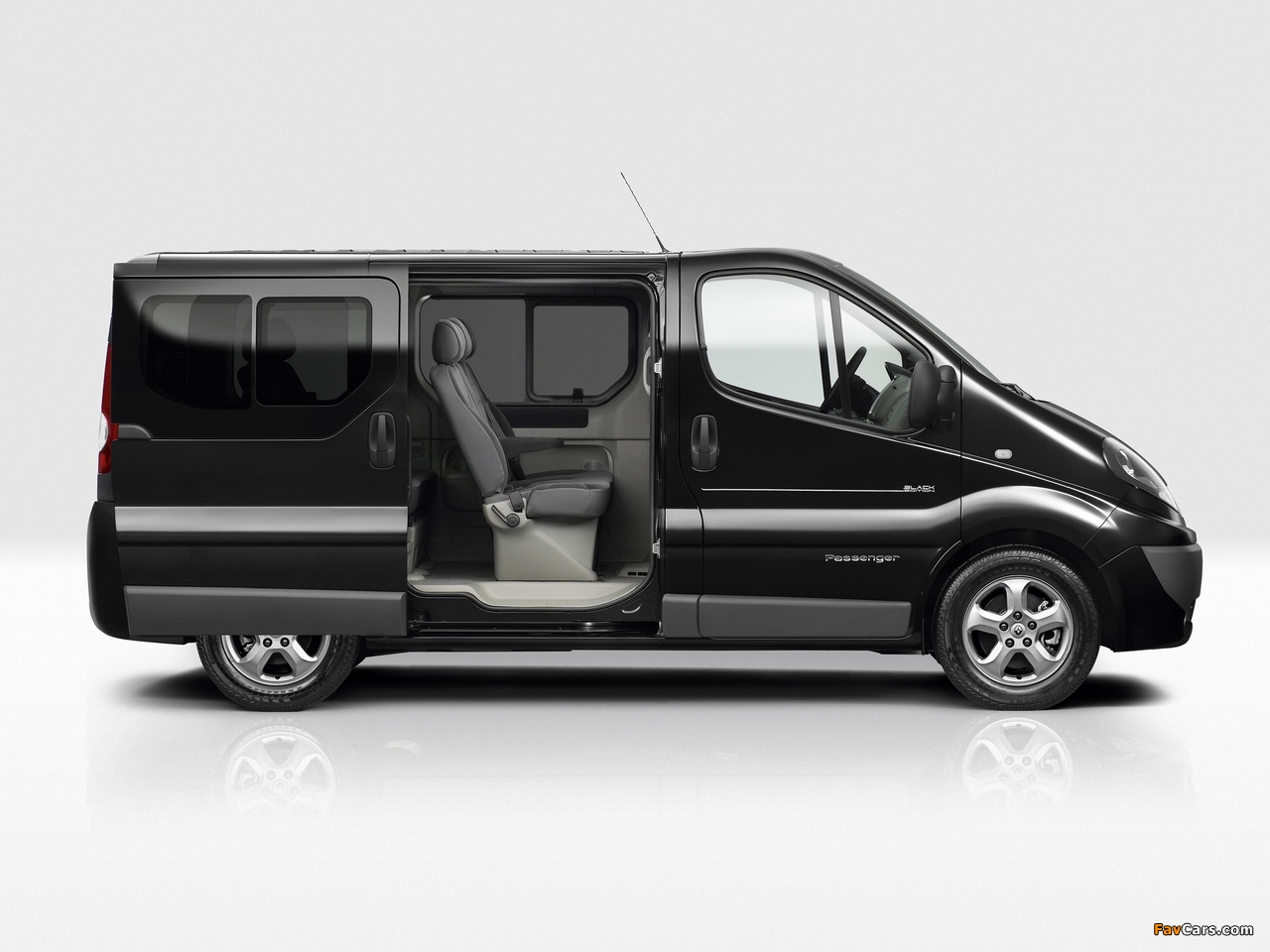 Renault Trafic Black Edition 2010 images (1280 x 960)
