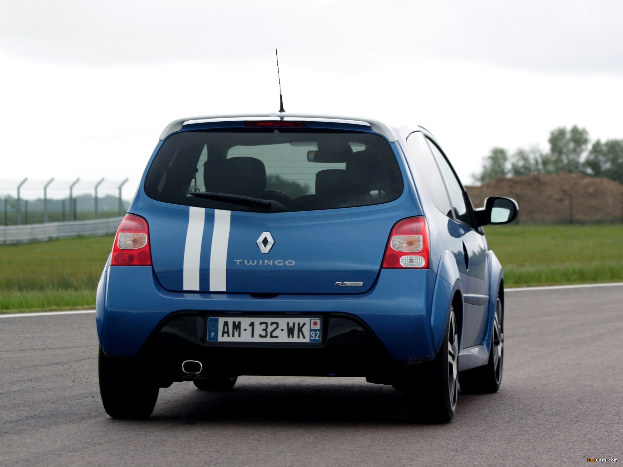Pictures of Renault Twingo Gordini R.S. 2009–12 (2048 x 1536)