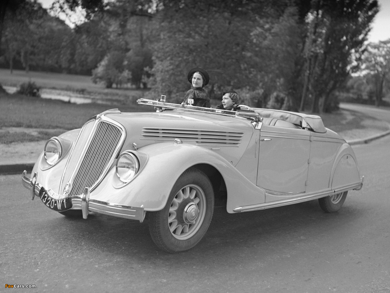 Images of Renault Viva Grand Sport Cabriolet 1934–39 (1280 x 960)