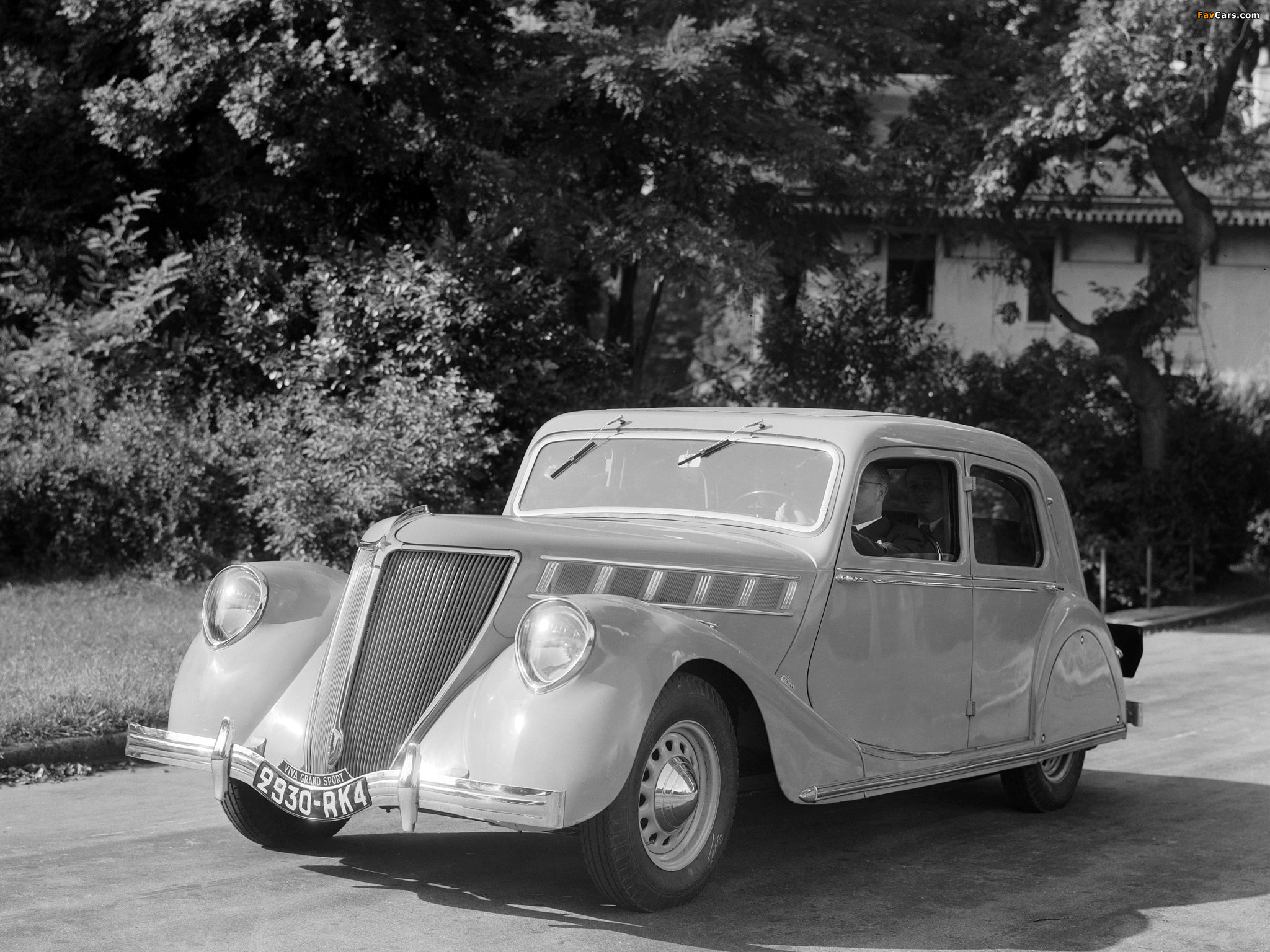 Renault Viva Grand Sport Sedan 1934–39 pictures (2048 x 1536)