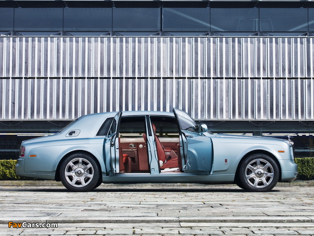 Rolls-Royce 102EX Electric Concept 2011 wallpapers (640 x 480)