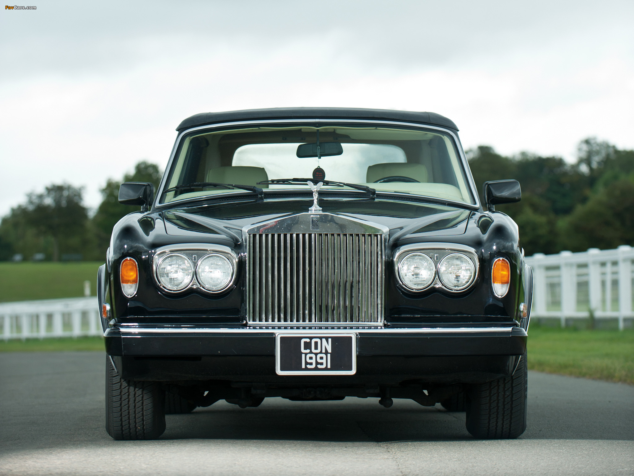 Images of Rolls-Royce Corniche III 1989–91 (2048 x 1536)