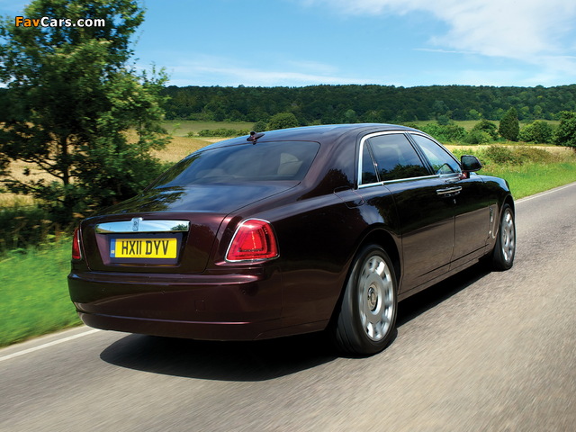 Images of Rolls-Royce Ghost Extended Wheelbase 2011 (640 x 480)