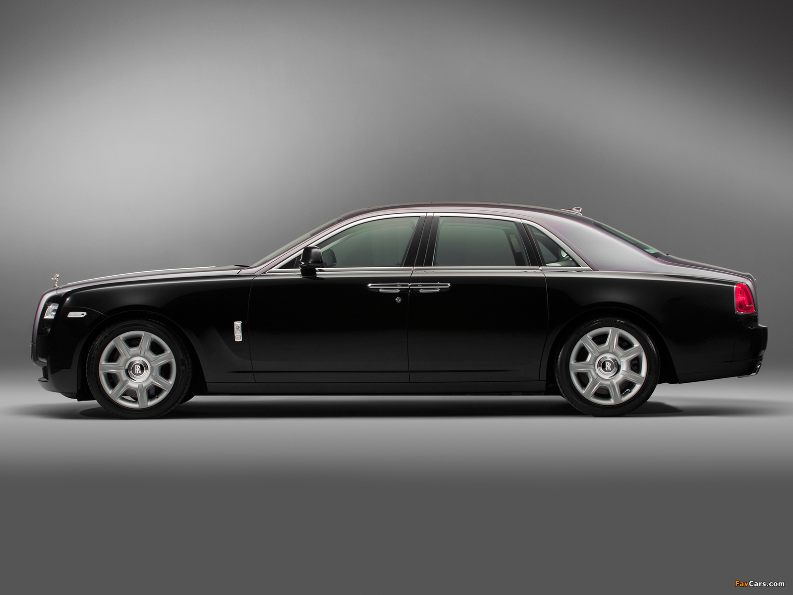 Photos of Rolls-Royce Ghost Two-tone 2012 (1600 x 1200)