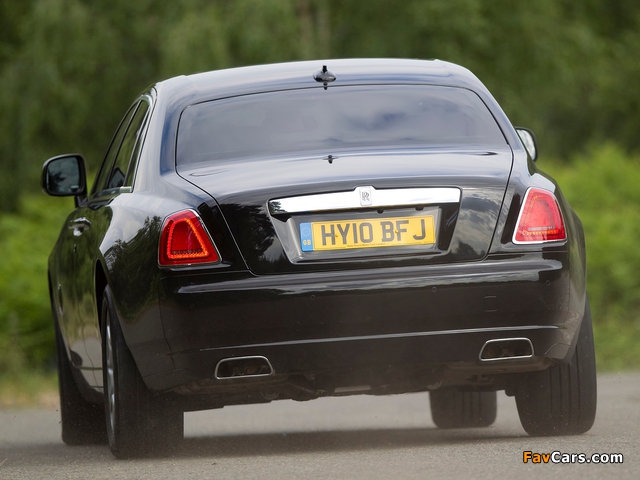 Pictures of Rolls-Royce Ghost UK-spec 2009–14 (640 x 480)