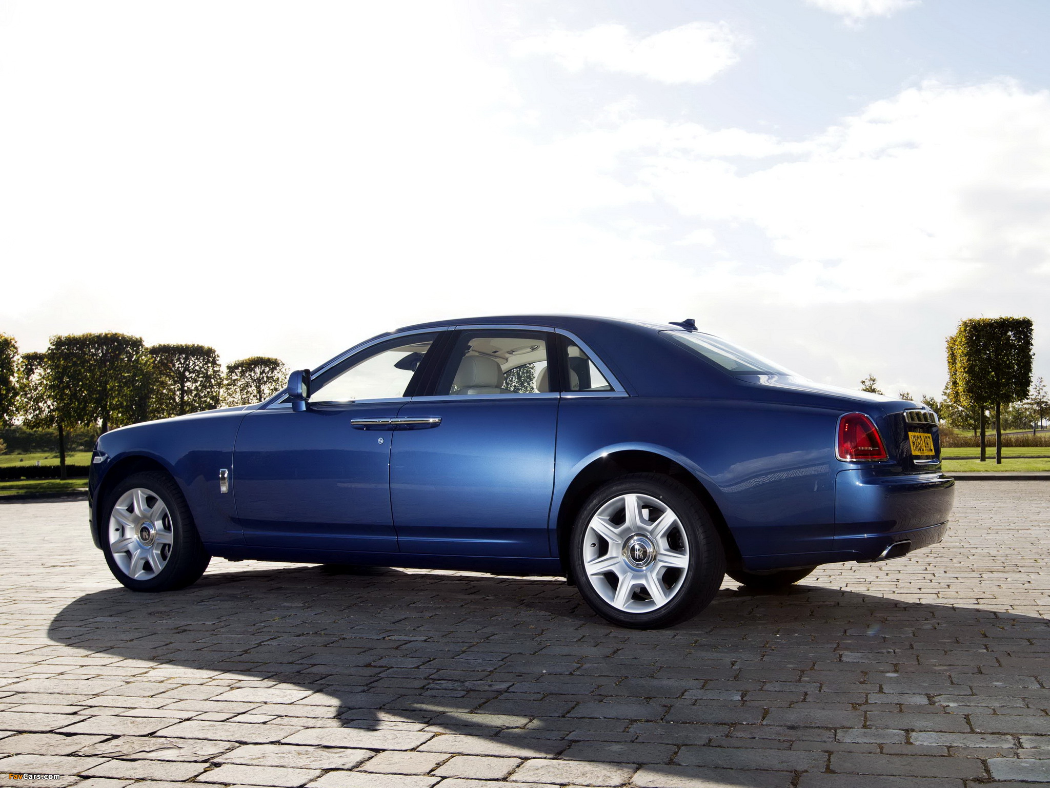 Pictures of Rolls-Royce Ghost UK-spec 2009–14 (2048 x 1536)