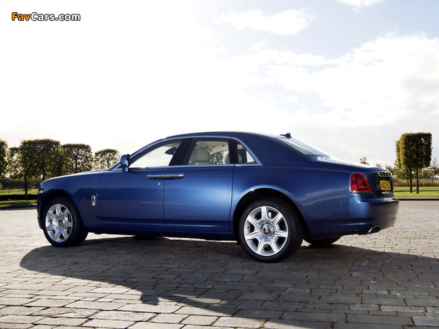 Pictures of Rolls-Royce Ghost UK-spec 2009–14 (640 x 480)