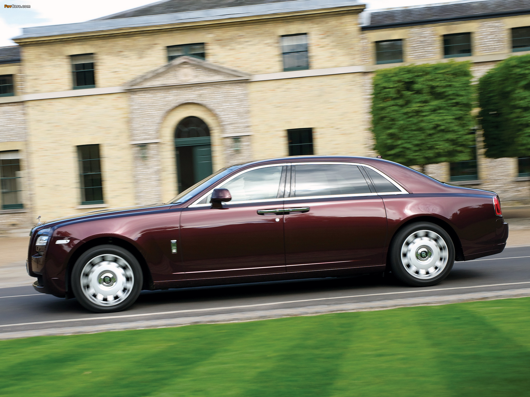 Pictures of Rolls-Royce Ghost Extended Wheelbase 2011 (2048 x 1536)