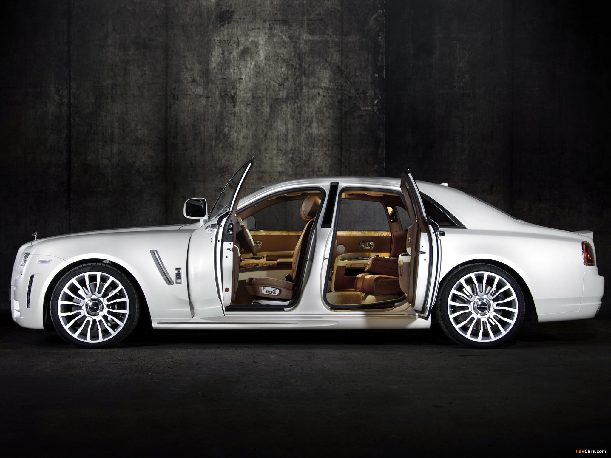 Mansory Rolls-Royce White Ghost Limited 2010 wallpapers (2048 x 1536)