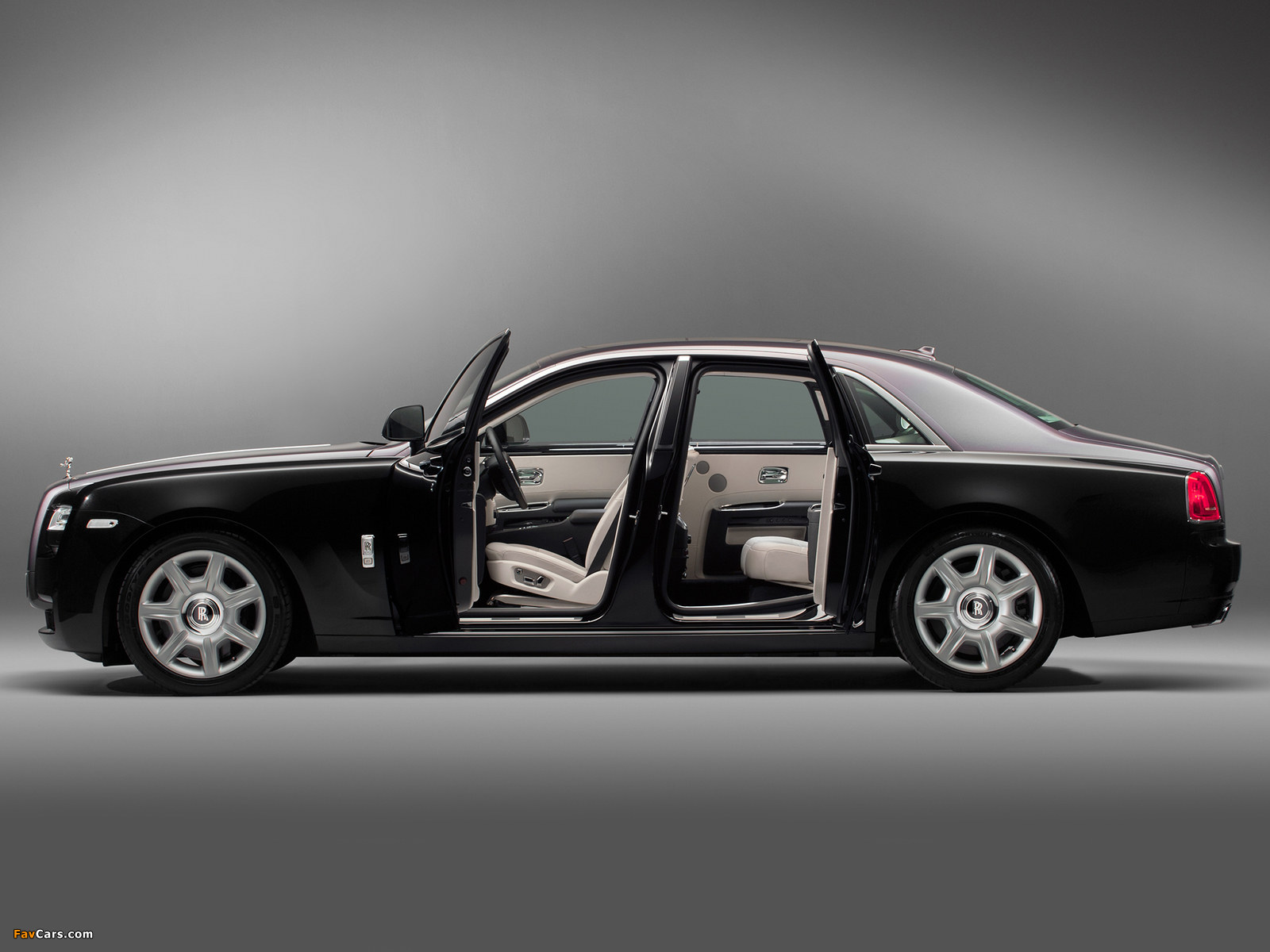 Rolls-Royce Ghost Two-tone 2012 images (1600 x 1200)