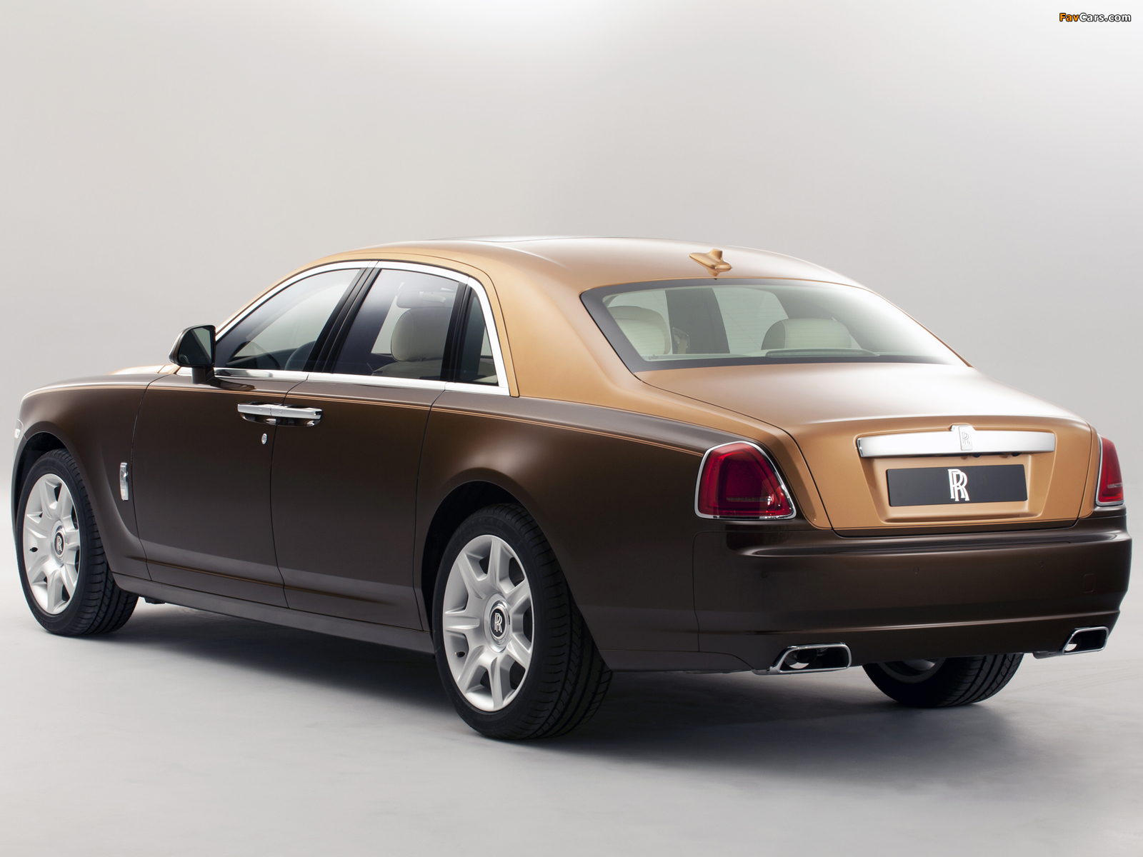 Rolls-Royce Ghost Two-tone 2012 photos (1600 x 1200)