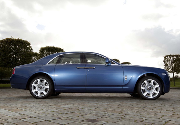 Rolls-Royce Ghost UK-spec 2009–14 wallpapers