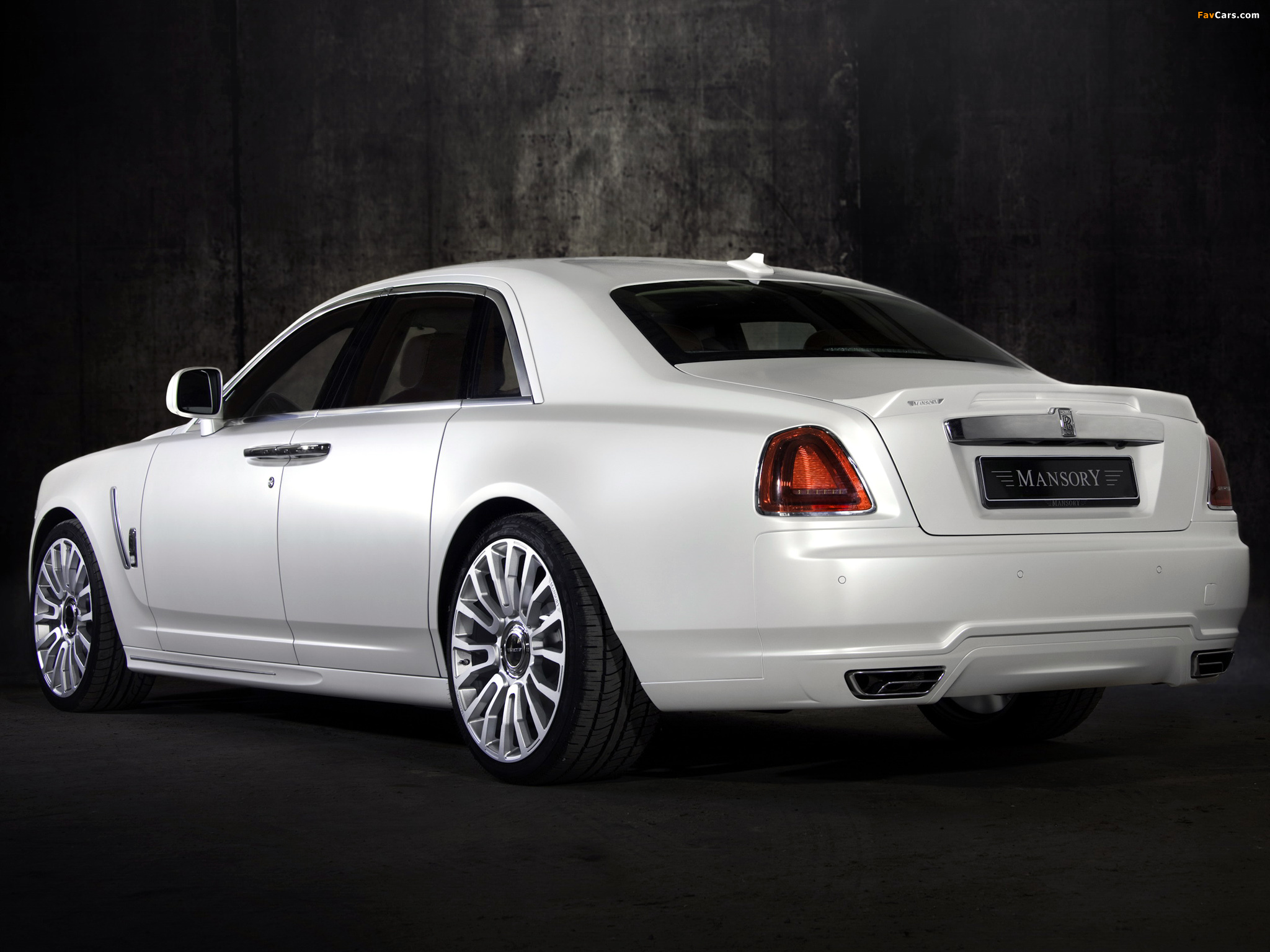 Mansory Rolls-Royce White Ghost Limited 2010 wallpapers (2048 x 1536)