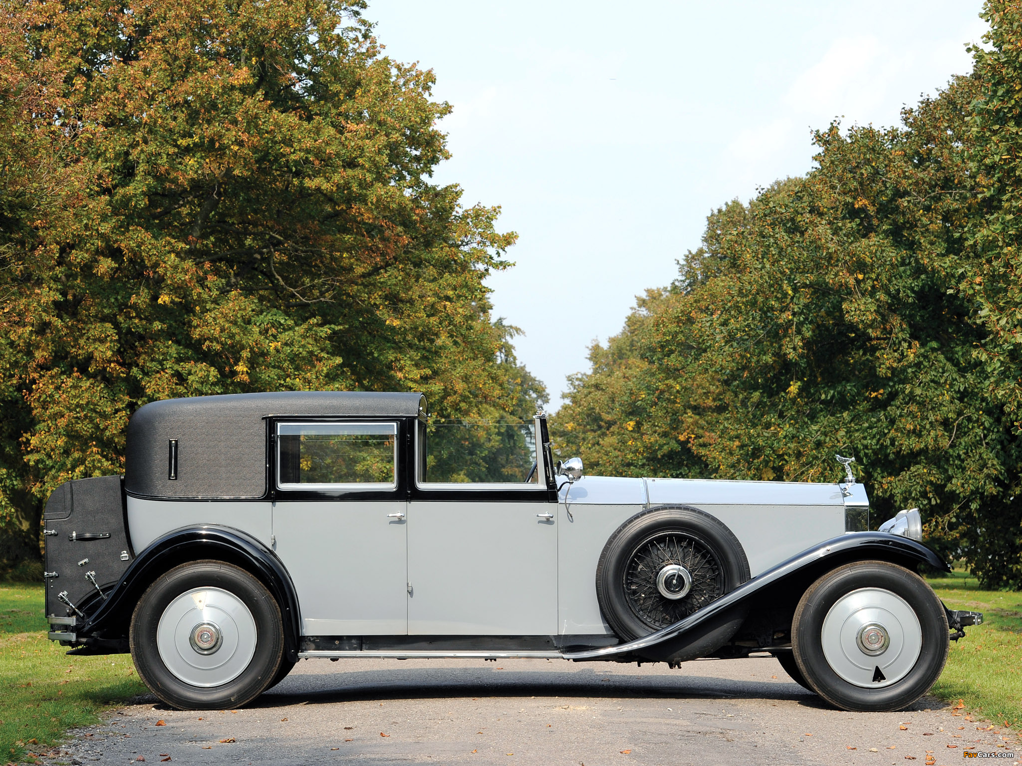 Images of Rolls-Royce Phantom II Sedanca de Ville by Barker 1929 (2048 x 1536)