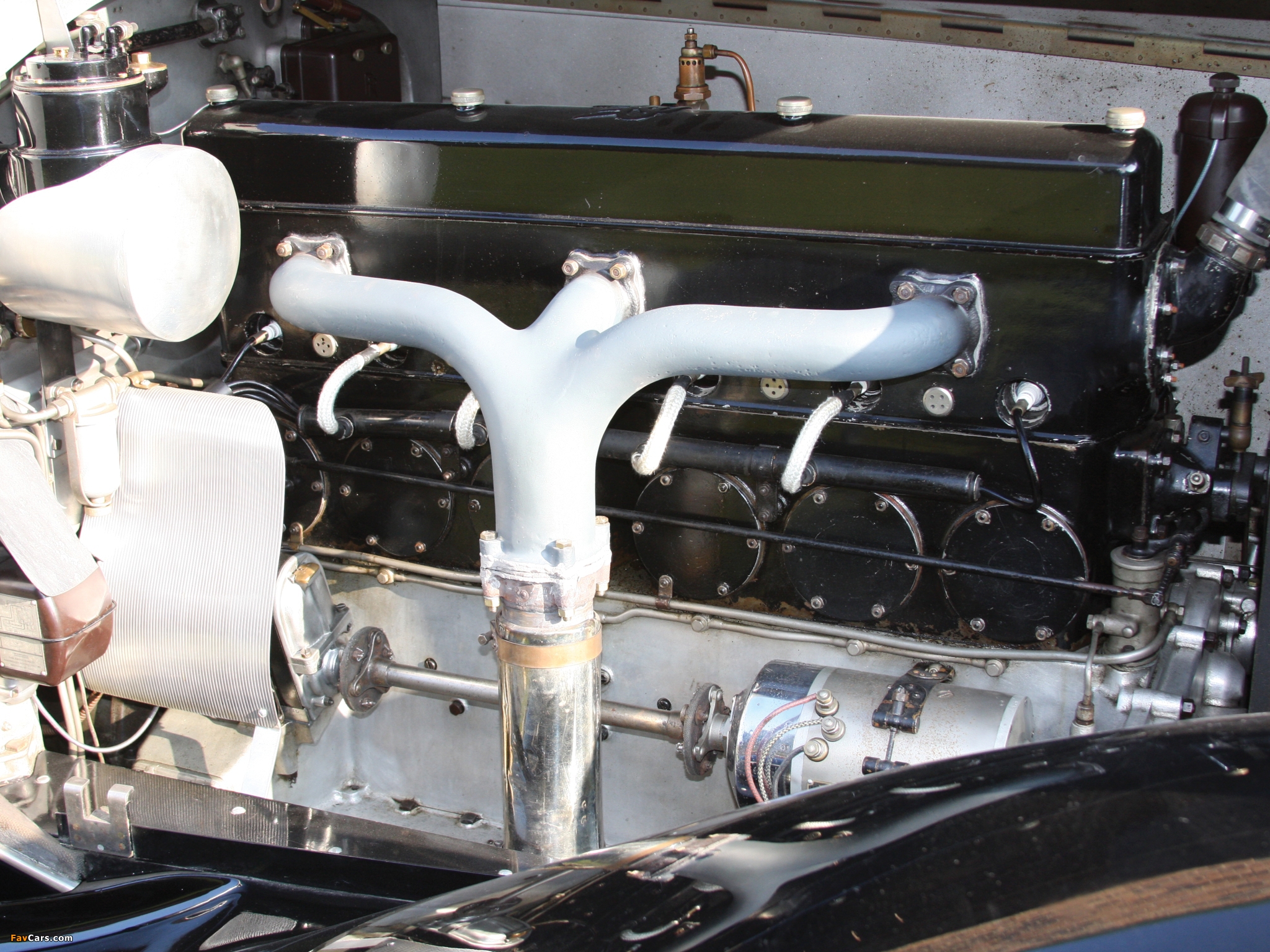 Images of Rolls-Royce Phantom II Newport Town Car 1933 (2048 x 1536)