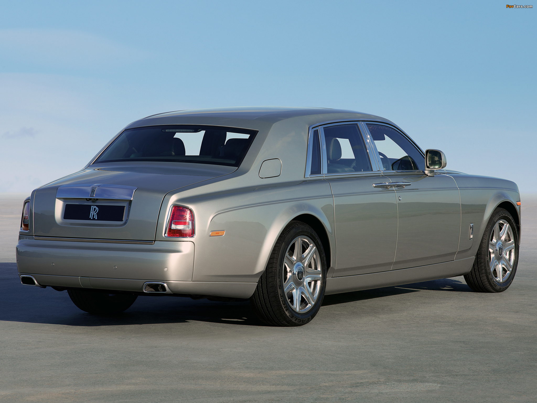 Images of Rolls-Royce Phantom UK-spec 2012 (2048 x 1536)