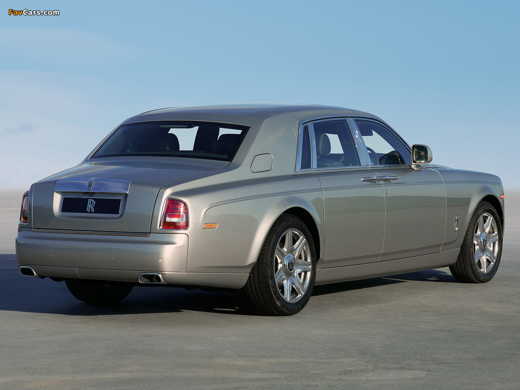 Images of Rolls-Royce Phantom UK-spec 2012 (1024 x 768)