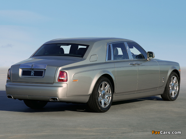 Images of Rolls-Royce Phantom UK-spec 2012 (640 x 480)
