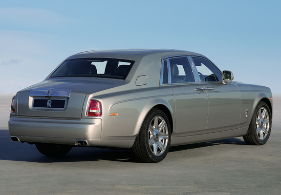Images of Rolls-Royce Phantom UK-spec 2012