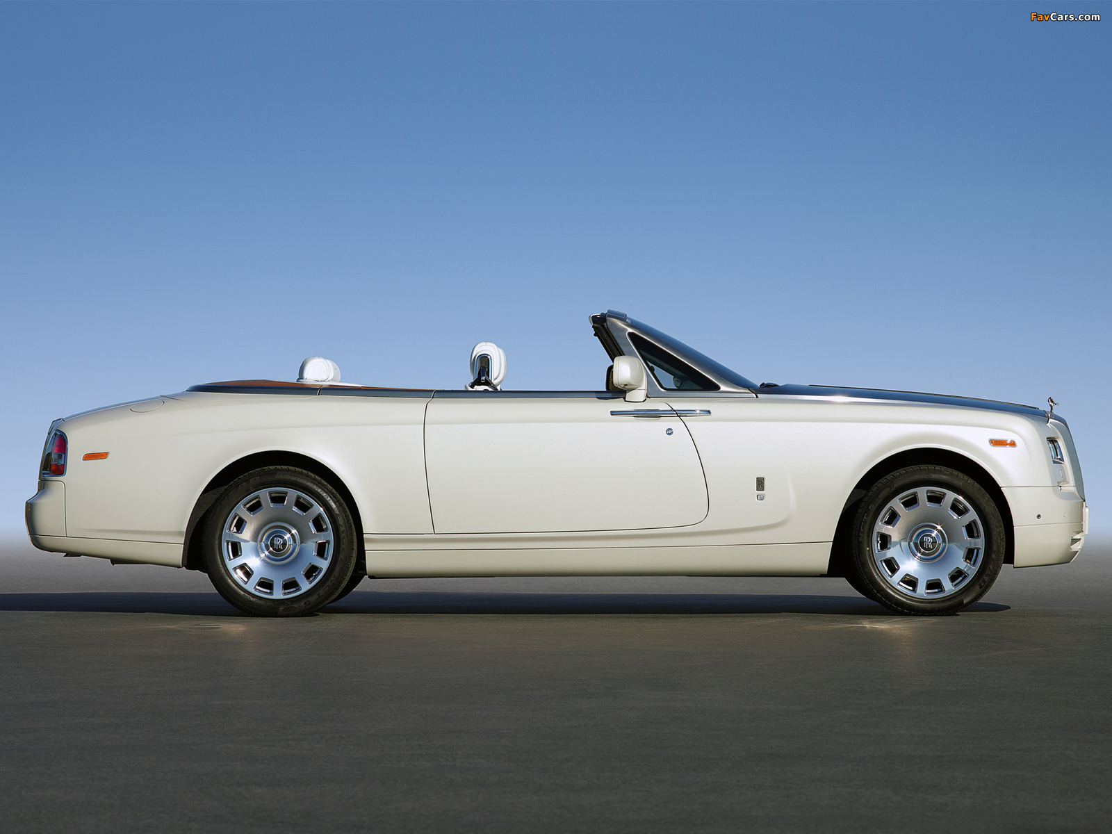 Photos of Rolls-Royce Phantom Drophead Coupe UK-spec 2012 (1600 x 1200)