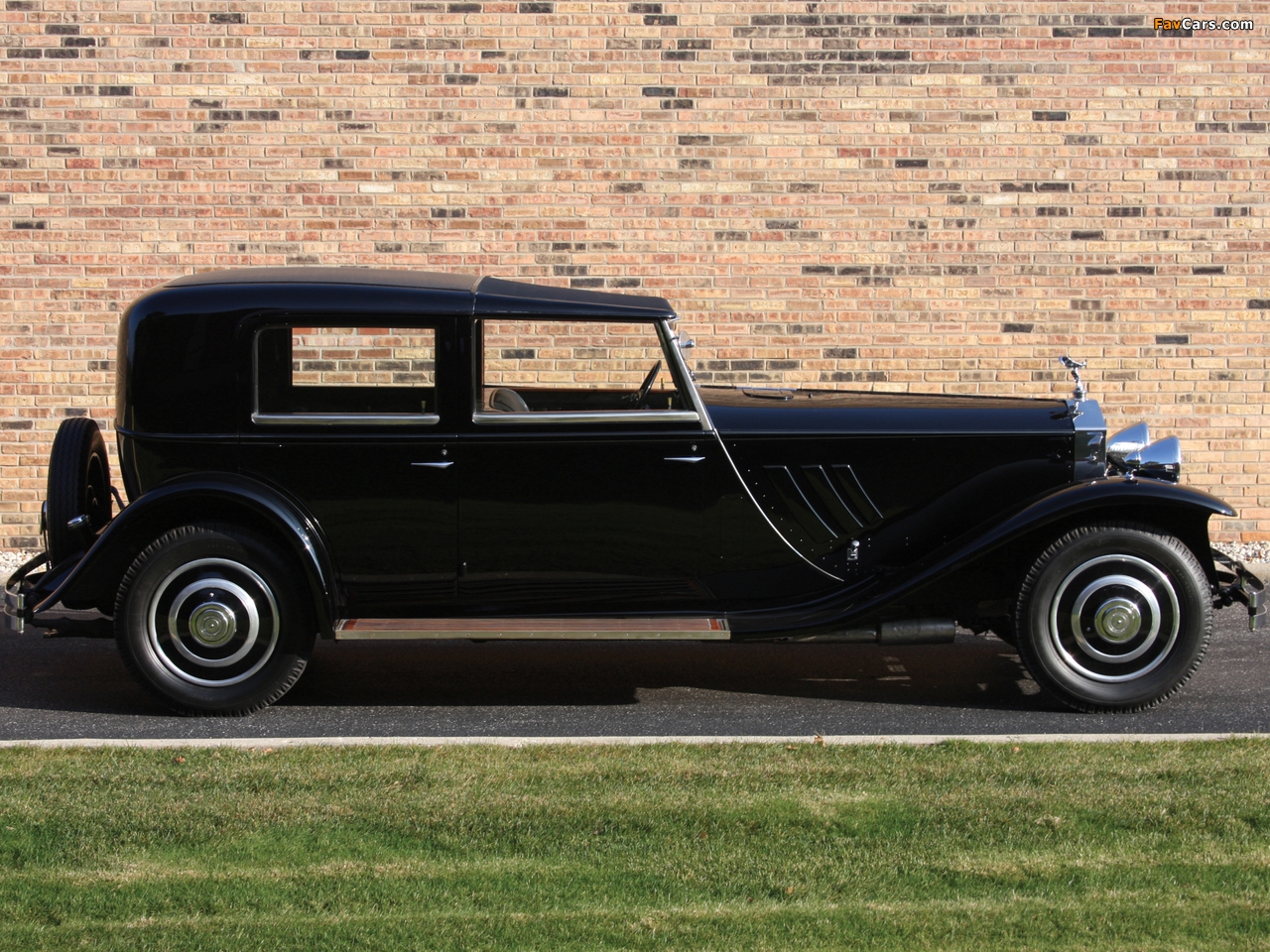 Rolls-Royce Phantom II Newport Town Car 1933 wallpapers (1280 x 960)