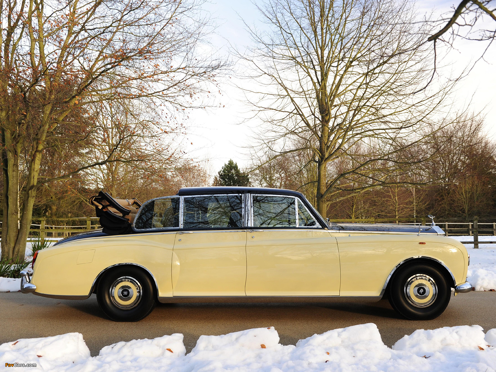 Rolls-Royce Phantom VI Landaulette by Mulliner Park Ward (VI) 1973–92 photos (1600 x 1200)