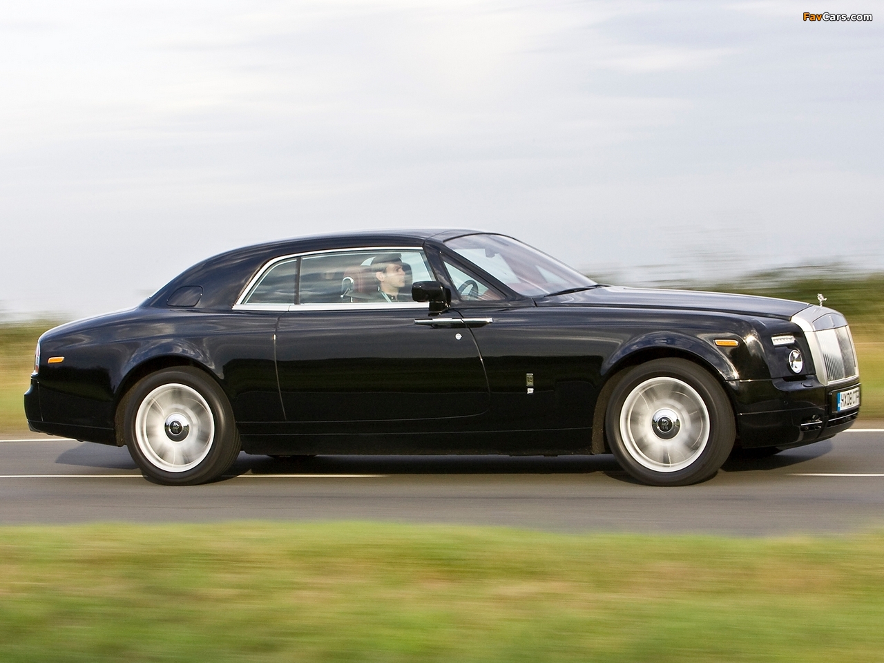 Rolls-Royce Phantom Coupe UK-spec 2009–12 photos (1280 x 960)