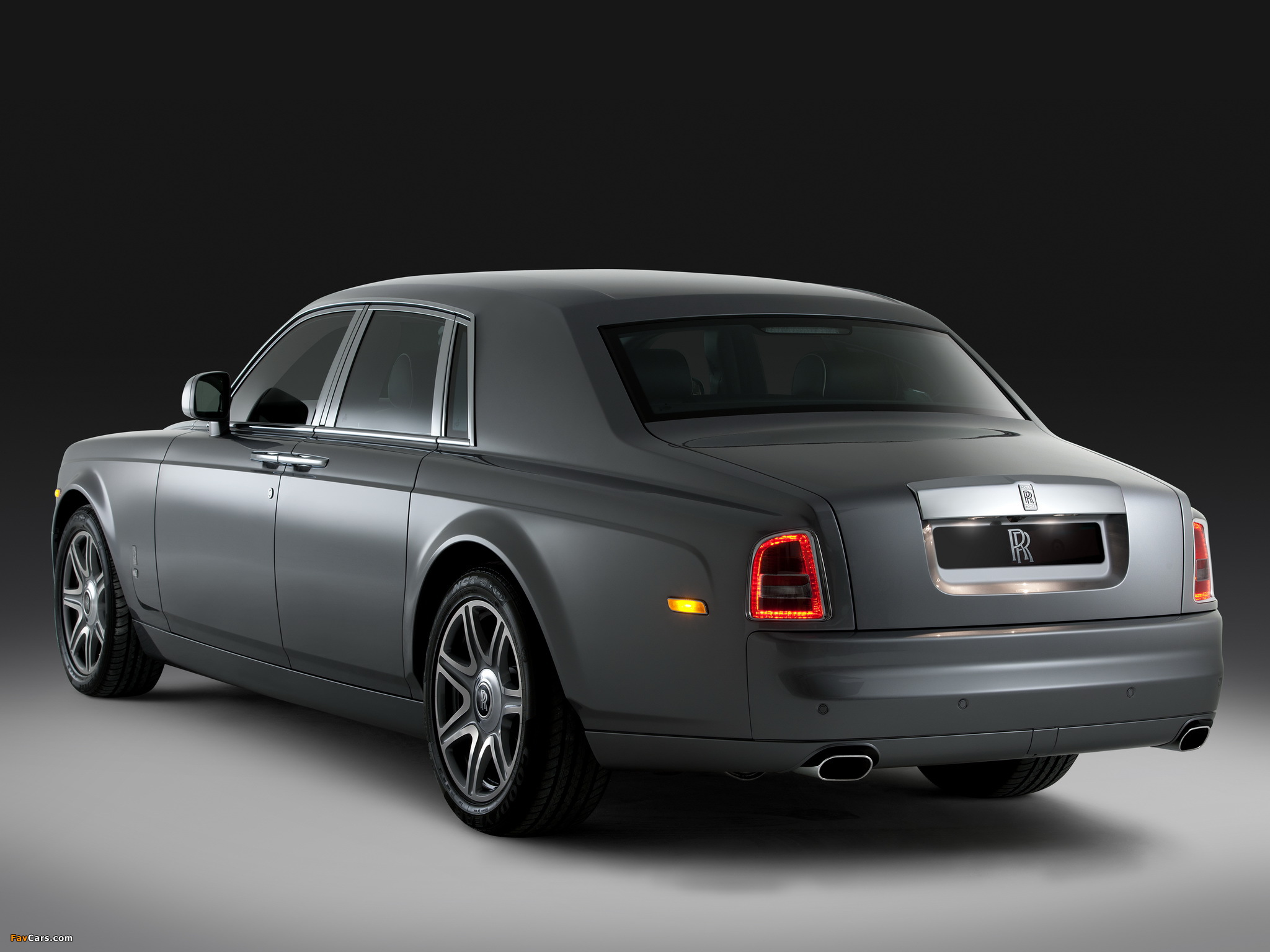 Rolls-Royce Phantom 2009–12 pictures (2048 x 1536)