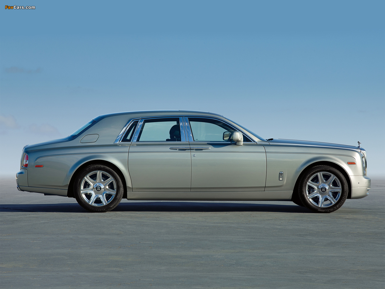 Rolls-Royce Phantom UK-spec 2012 wallpapers (1280 x 960)