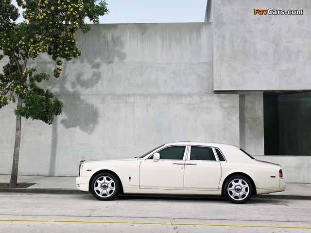 Rolls-Royce Phantom 2009 images (640 x 480)