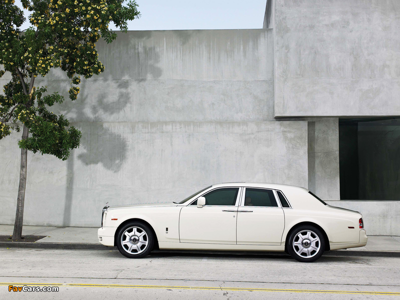 Rolls-Royce Phantom 2009 images (800 x 600)