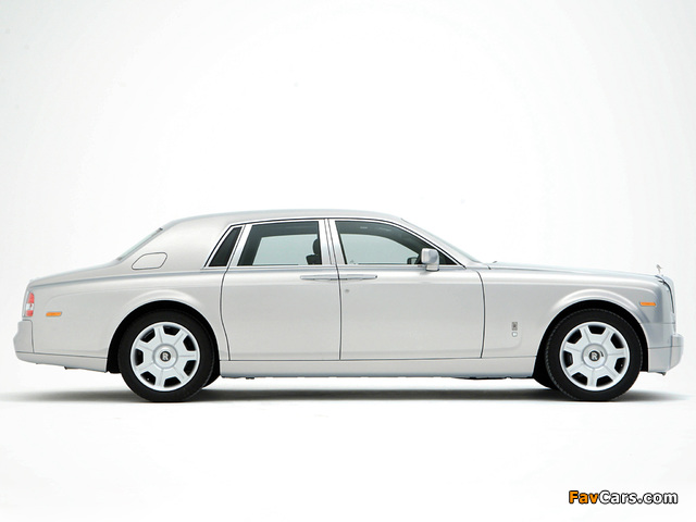 Rolls-Royce Phantom Silver Edition 2007 wallpapers (640 x 480)