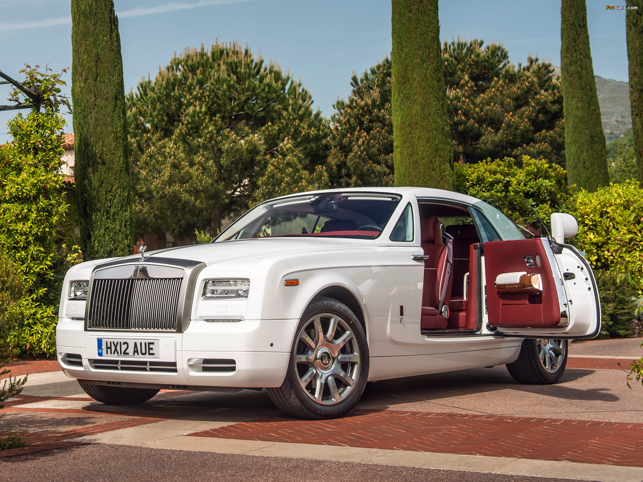 Rolls-Royce Phantom Coupe 2012 wallpapers (2048 x 1536)