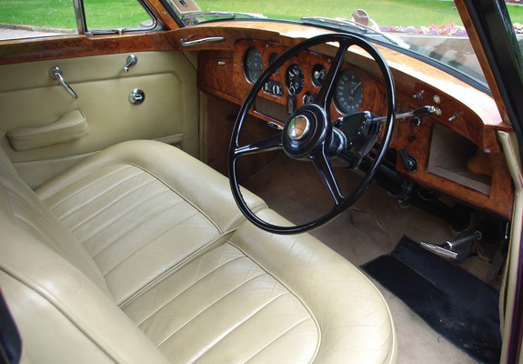 Rolls-Royce Silver Cloud LWB Saloon by James Young (III) 1962–65 images