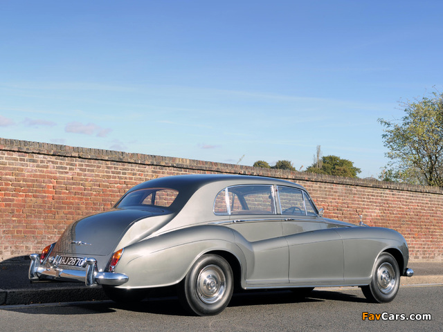 Rolls-Royce Silver Cloud LWB Saloon by James Young (III) 1962–65 photos (640 x 480)